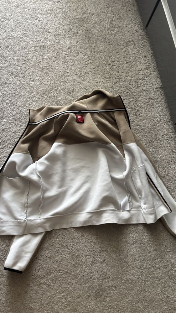 Суичер на nike tech fleece