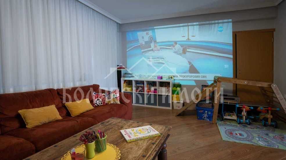 Просторен, артистичен апартамент с панорамна гледка в жк Бузлуджа