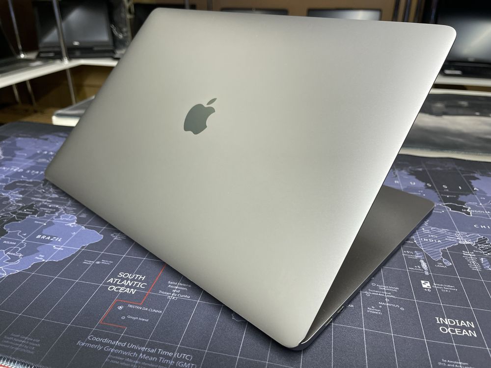 MacBook Pro15 2017-Core i7/16GB/SSD256GB/Radeon Pro555/Цикл1266