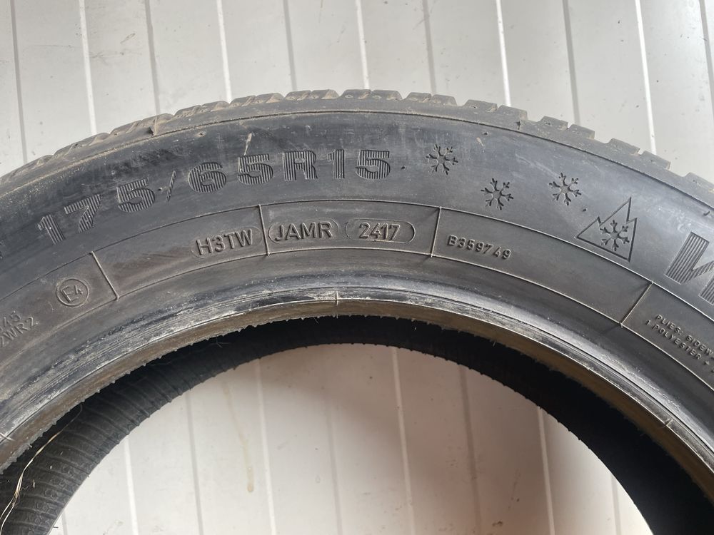 4бр. Dunlop Winter Response 2 175/65/15, 7мм, ДОТ 2017