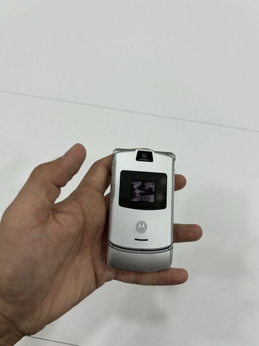 Motorola V3 Sotiladi!