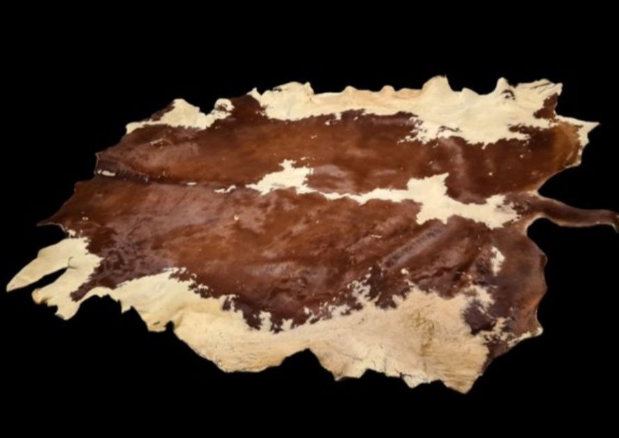 Голяма обработена кожа от бик -килим