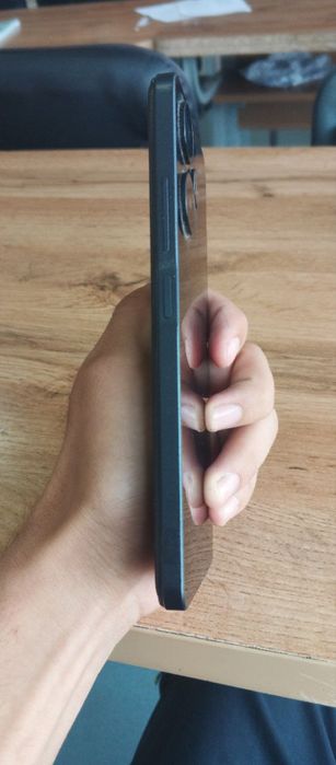 Infinix HOT 30 xotirasi 256ga 16 holati yaxshi usta koʻrmagan