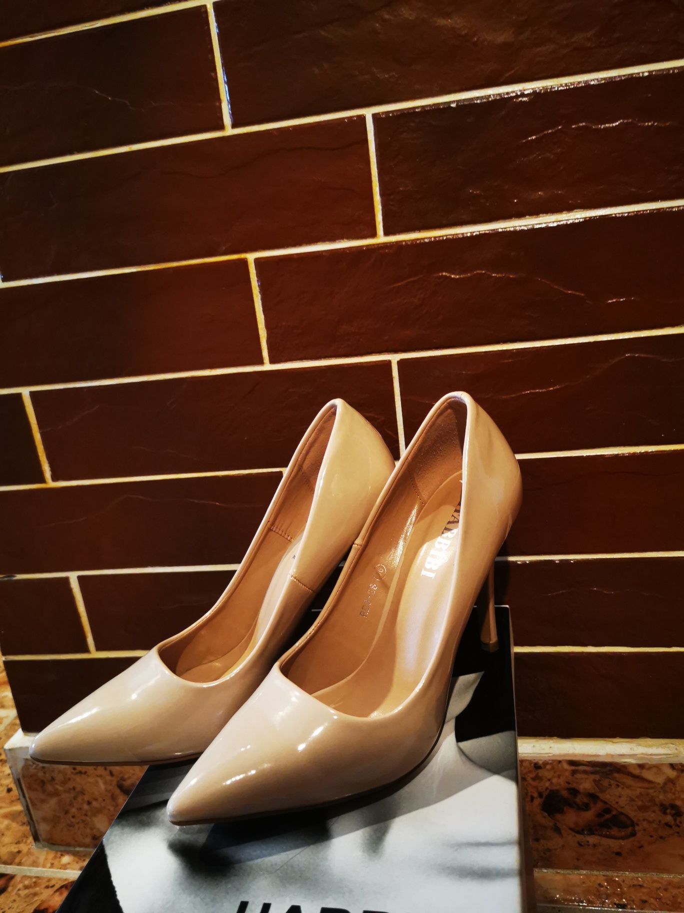 Pantofi stiletto nude