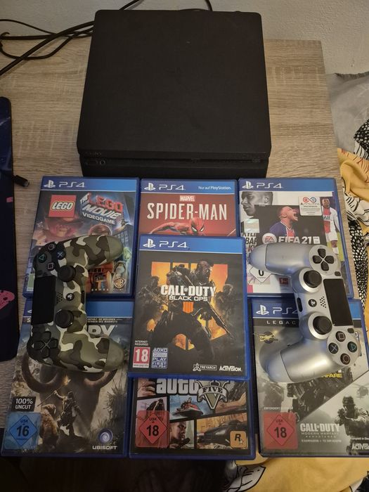 PS4 SLIM cu 2 manete si jocuri