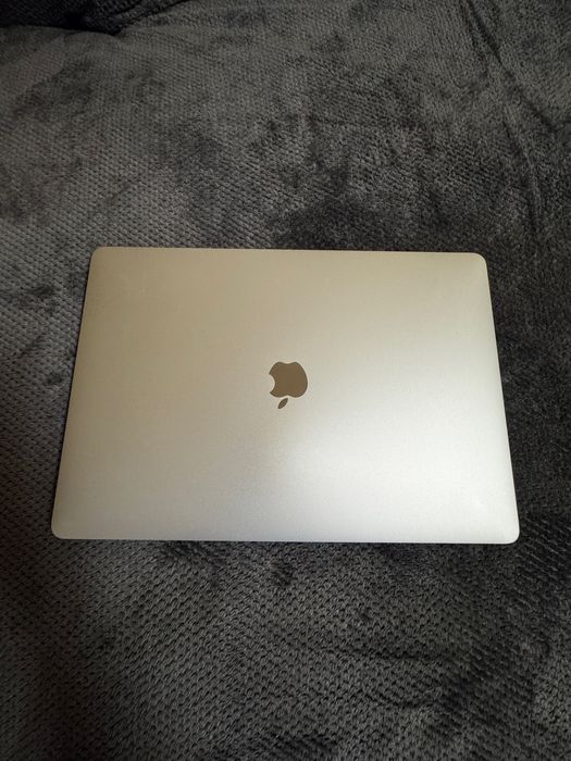 Macbook pro 2018 16/512/pro 560X Гаранция
