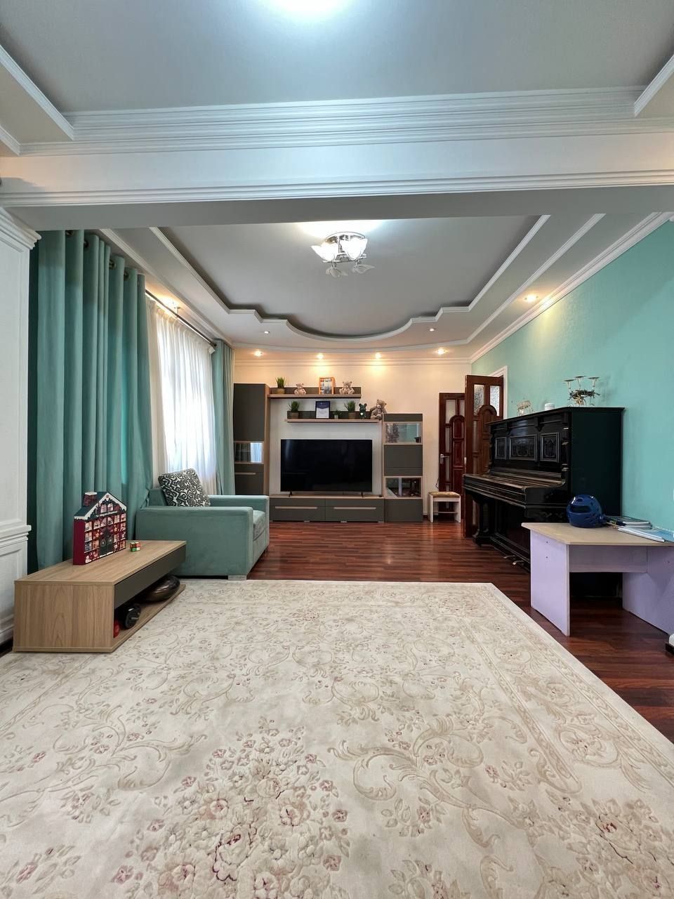 Срочно продается 6ти ком кв-ра на ул. А.Темура, ор-р:м.Шахристан,189м²