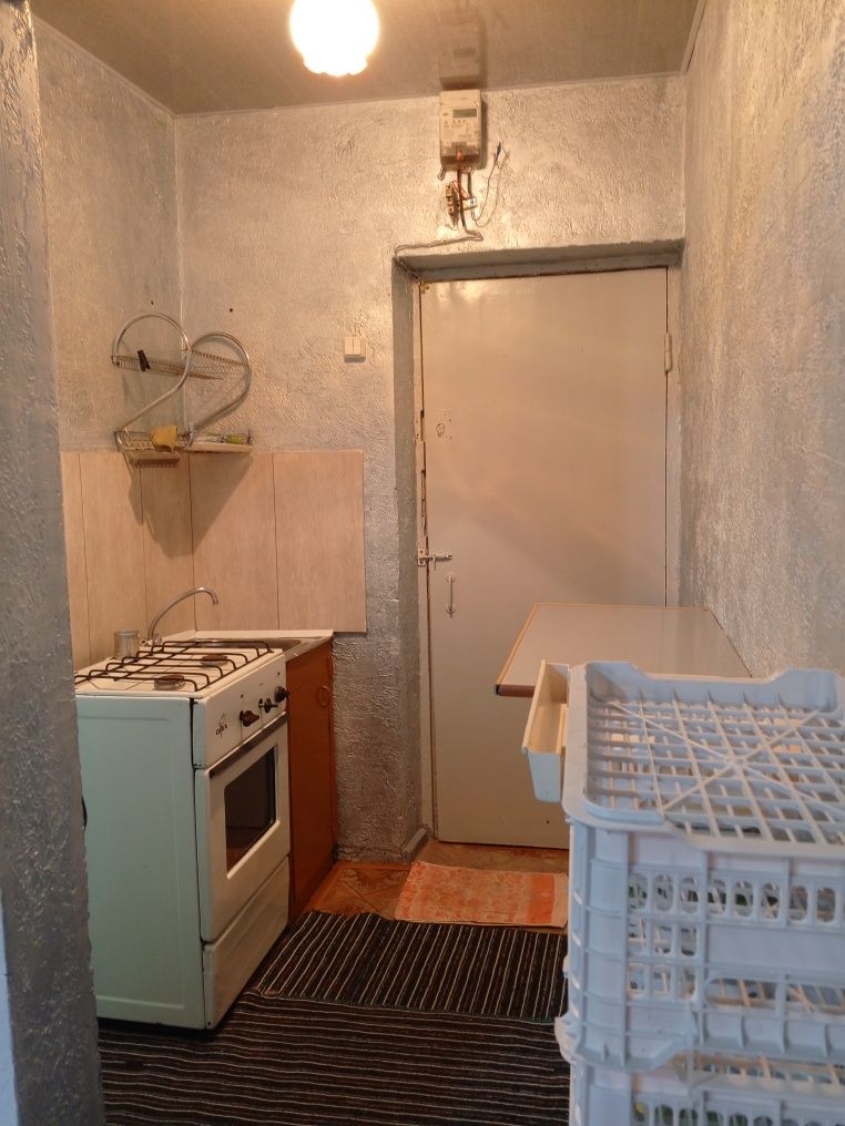Сдам свою(быв.общеж)1 ком. квартиру на Чиланзар-20, семейной паре