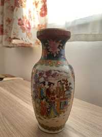 Vaza vintage chinezeasca, pictata manual