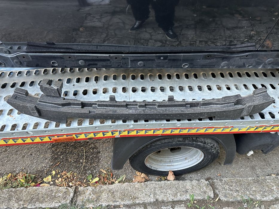 Audi A8 2010- абсурбатор броня греда