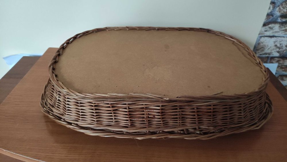 Два големи плетени панера/подноса с подсилено дъно