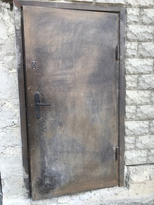 Металлическая наружная дверь