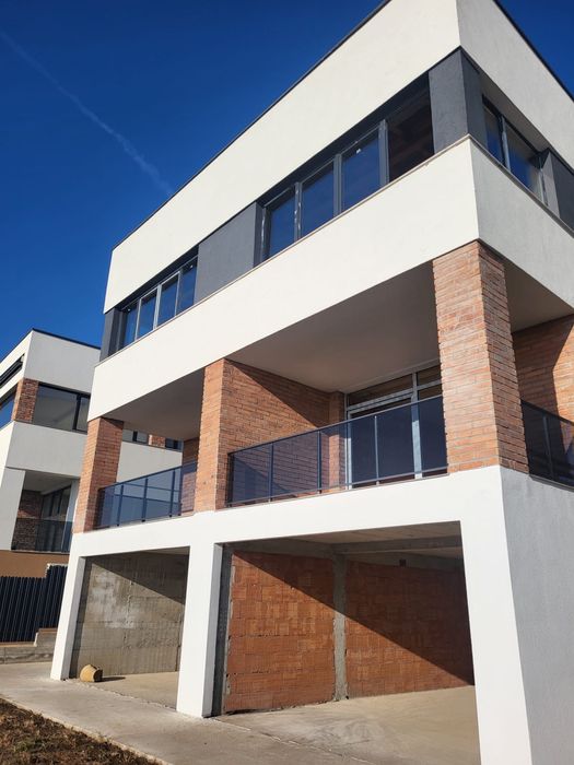 Persoana Fizica vand fara TVA casa tip Duplex160 mp +200 mp de grădină