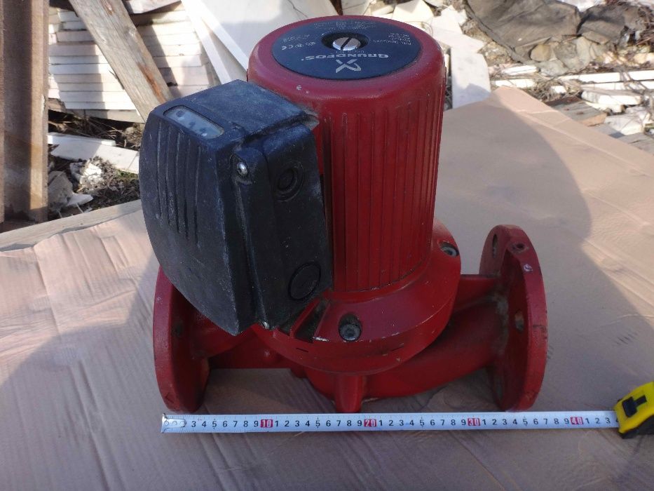Pompa noua de recirculare a apei Grundfos UPS65-120F si UPS32-60F