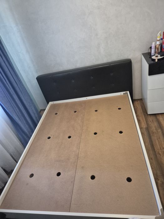 Vând pat fără saltea