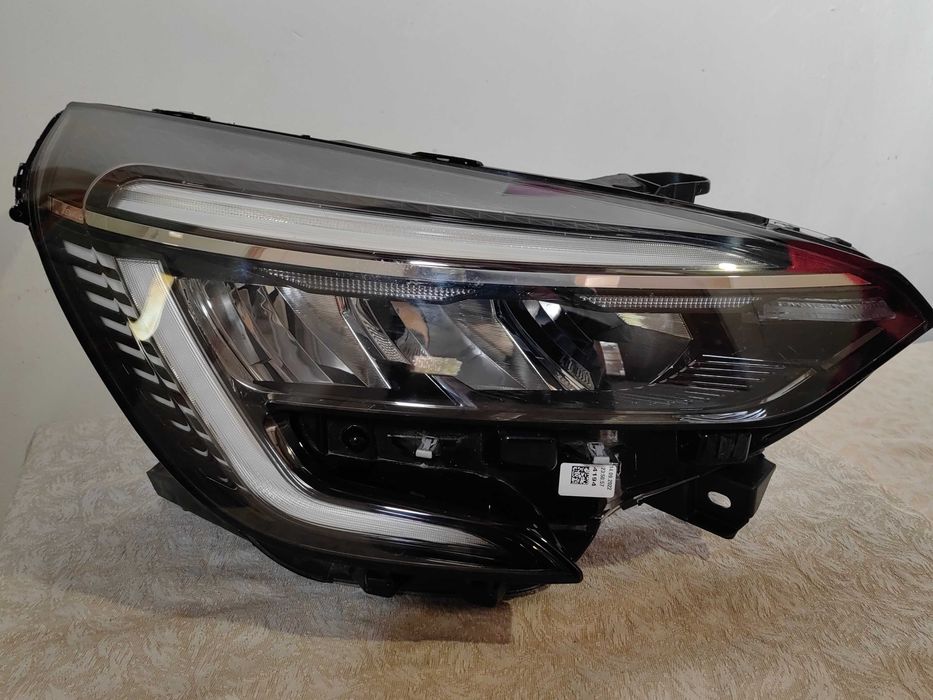 Фар Renault Clio 5 LED десен / Фар Рено Клио / Фар Clio Оригинален
