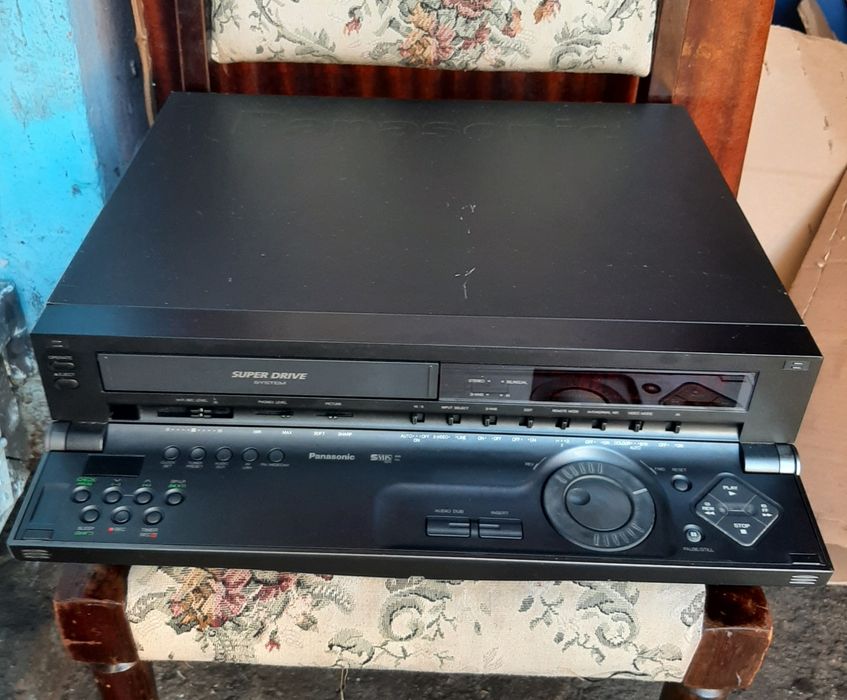 Vând videorecorder panasonic stereo nv-hs800 în stare bună