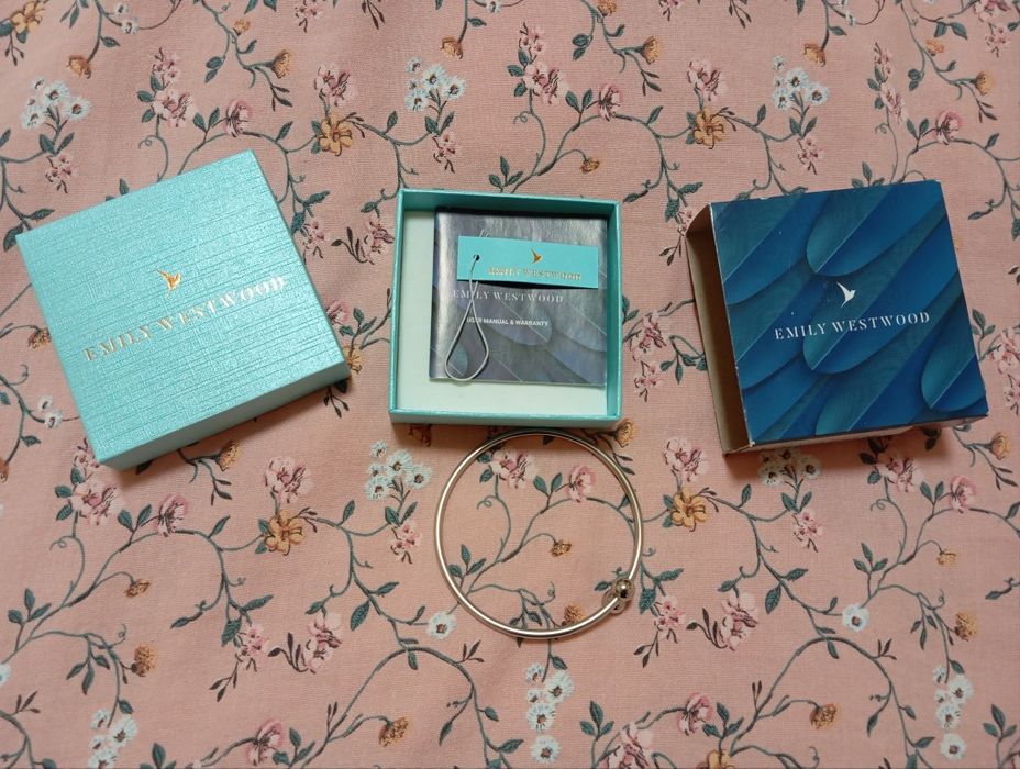 Нова гривна от медицинска стомана на Emily Westwood