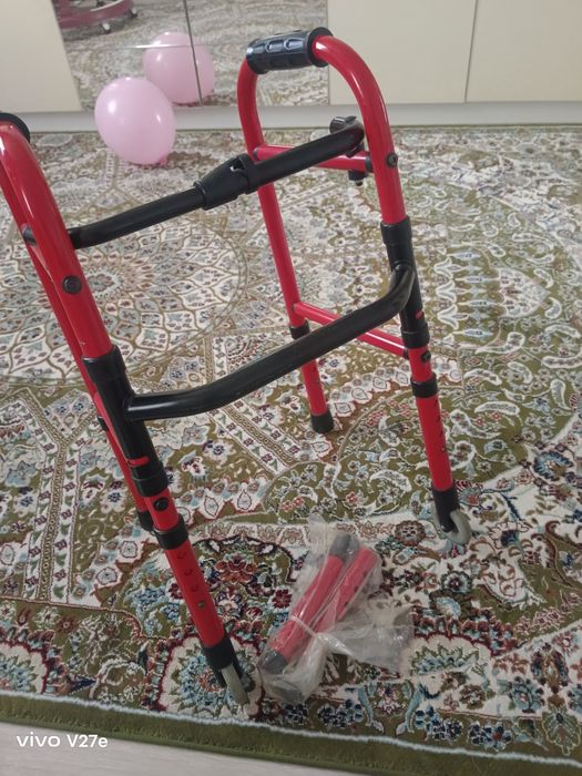 Детский ходунок новый