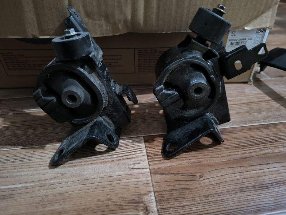 Продам подушки двигателя от Тойота Ипсум почти новые и один привозной