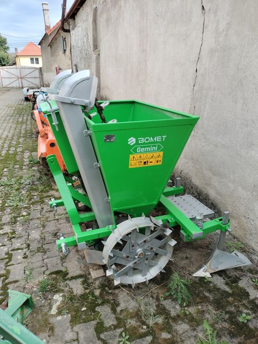 Tractor Kubota gt3 cu pachet de utilaj preț 16400 euro pentru tot  pac