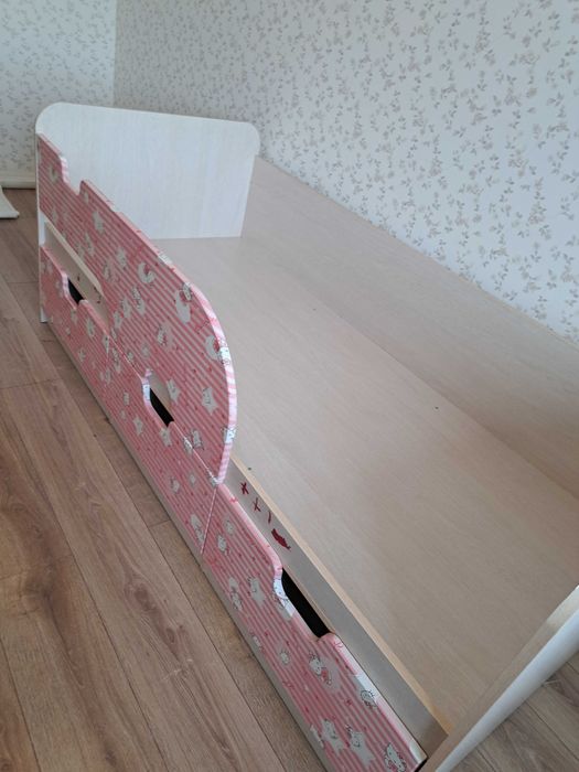 Кровать детская для девочки, состояние хорошее