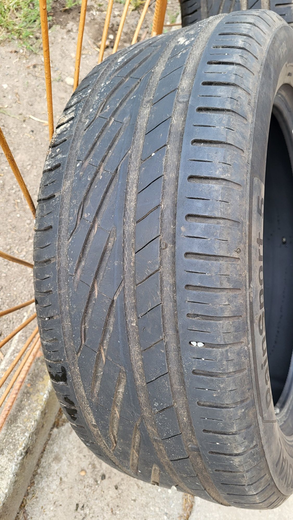 Anvelope de vara 225 55 r18 V100