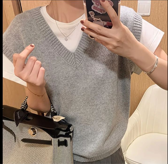 Новая жилетка, серого цвета размер стандарт s-m