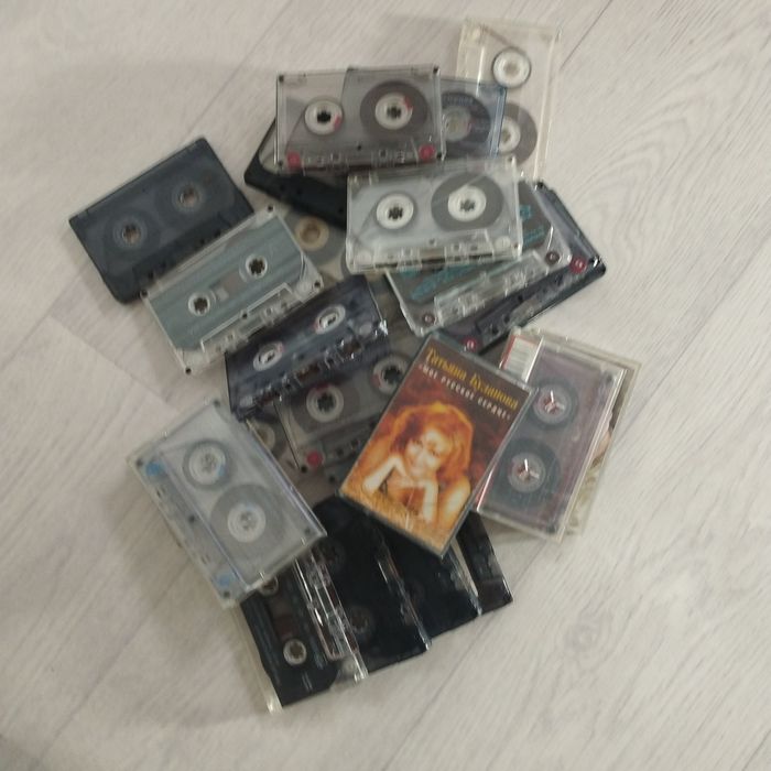 Аудио кассеты отдам даром.
