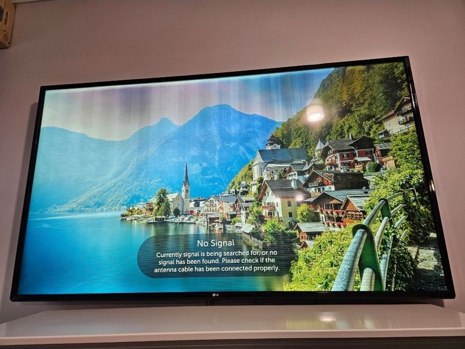 Televizor LG 65UK6100PLB Benzi LED abia schimbate dar display DEFECT.