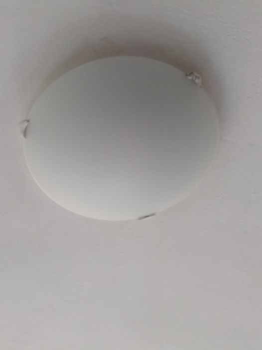 Продавам плафон .