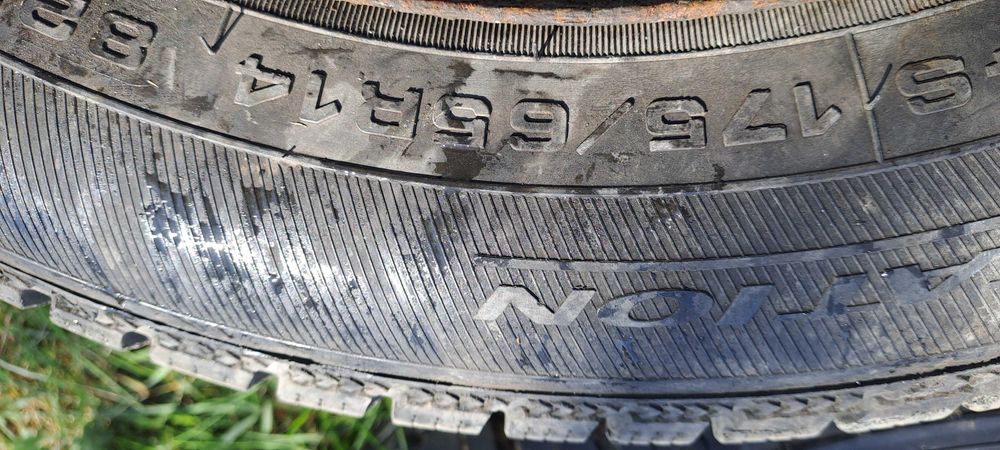 Джанти с гуми 175/65/14 от FORD FIESTA 1.2I 60 К.С  2009-2013Г.