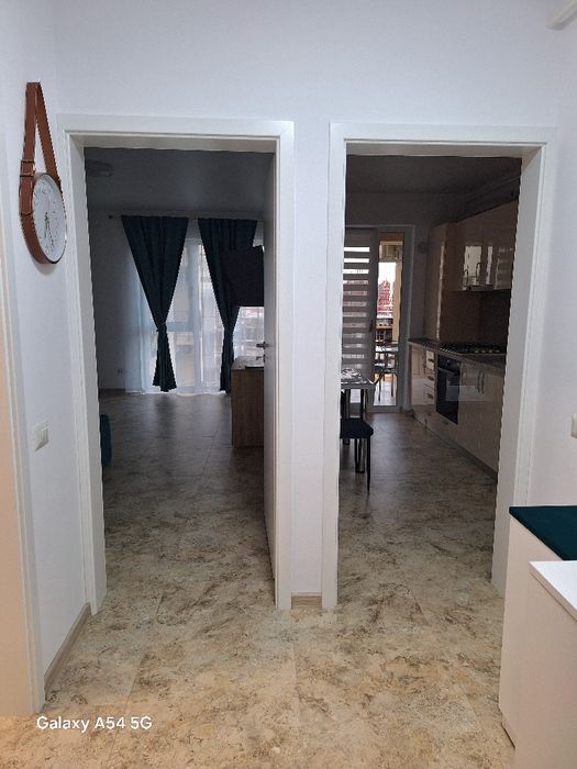 Închiriez apartament