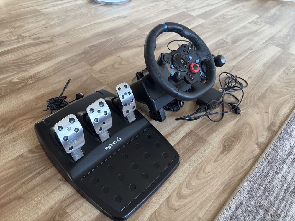 Волан с педали Logitech G29 + скоростен лост Logitech