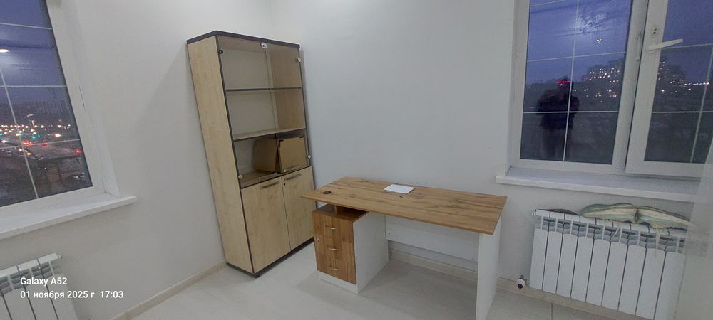 Стол письменный и шкаф