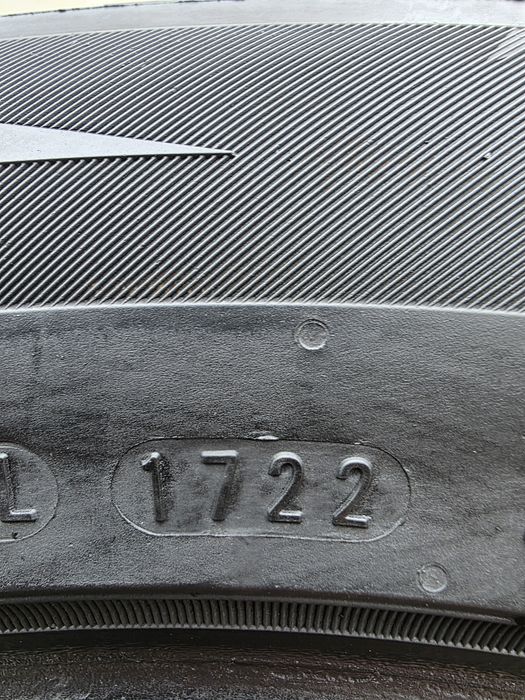 Vând patru anvelope de iarna nexen 255 50 19 dot 1722