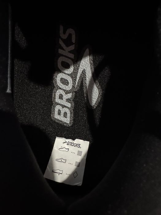 Brooks Revel 7 Black.