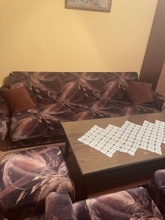 Холна гарнитура. Диван, фотьоли и табуретки