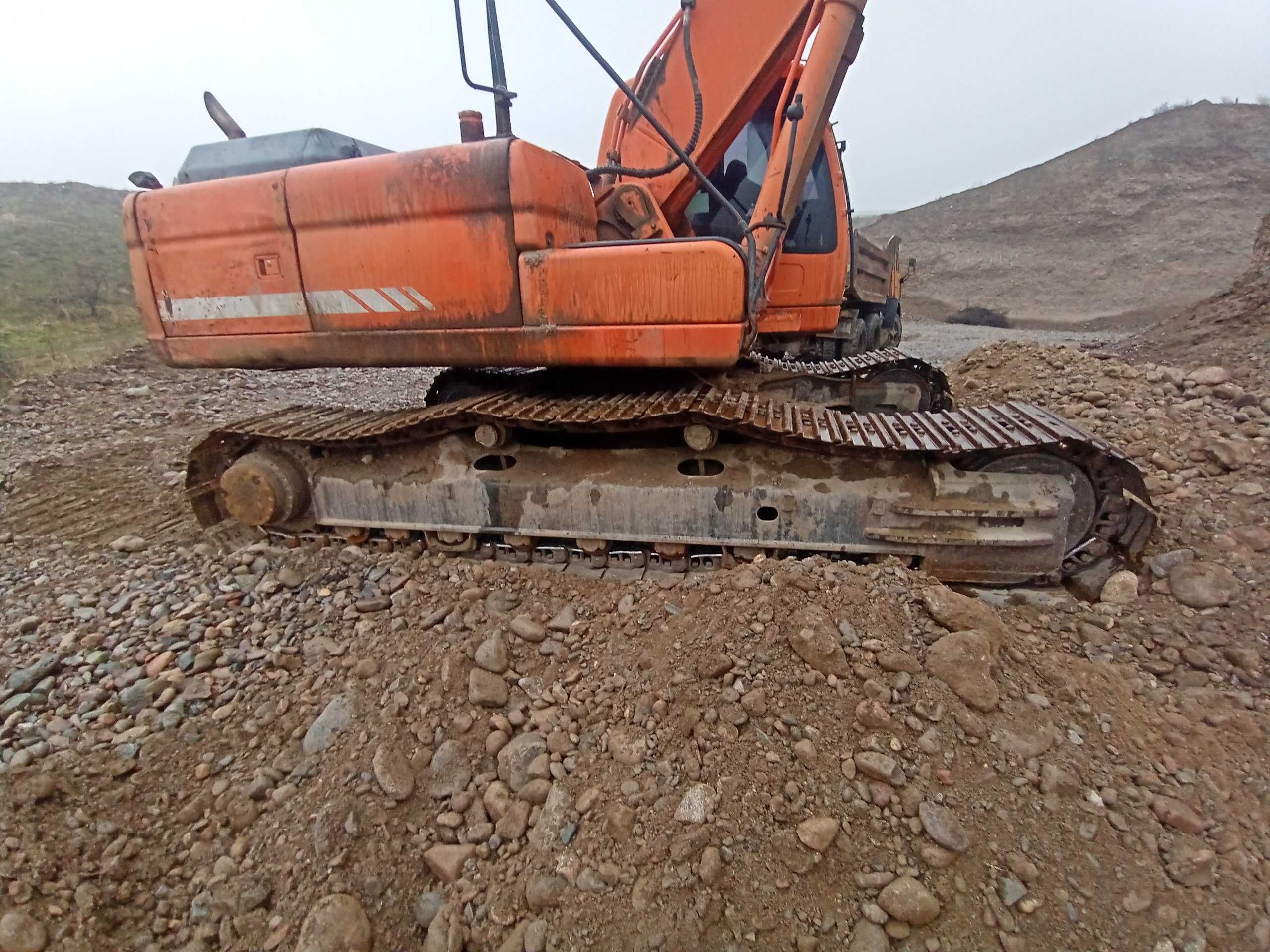 Kosonsoy tumanida Doosan dx300lca rusumli ekskavator sotiladi