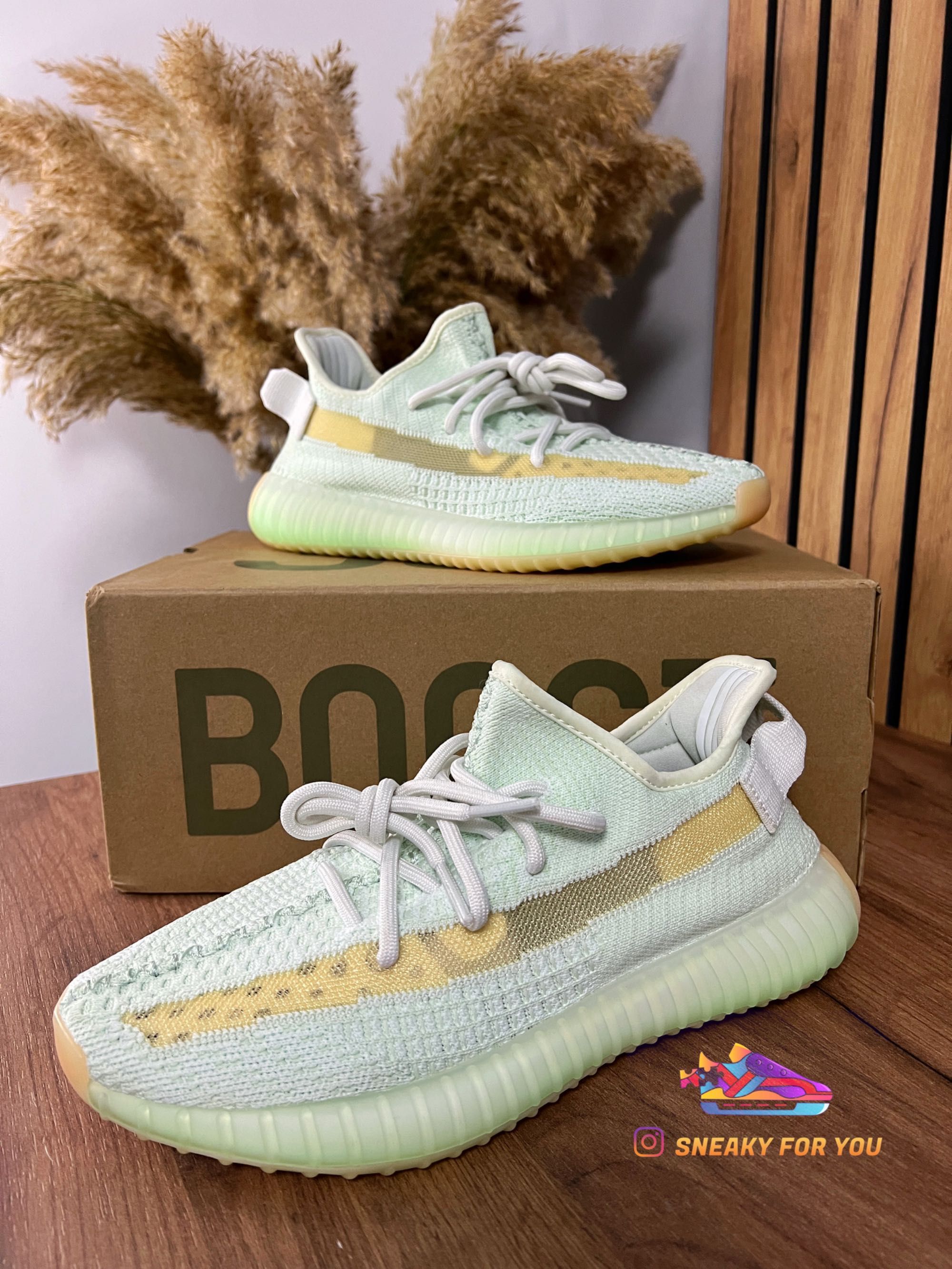 40-42 Adidas Yeezy Boost 350 V2 Hyperspace