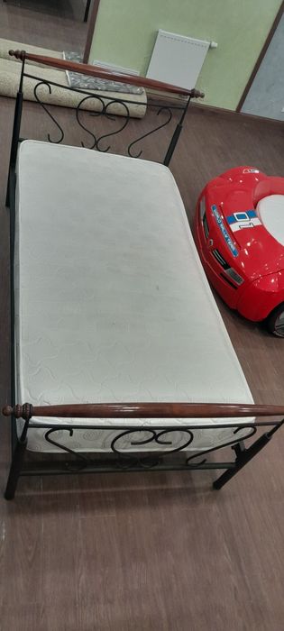 Кованый кровать в отличном состоянии