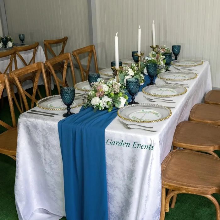 Umbrele de inchiriat mese cocktail mese scaune ghirlande luminoase