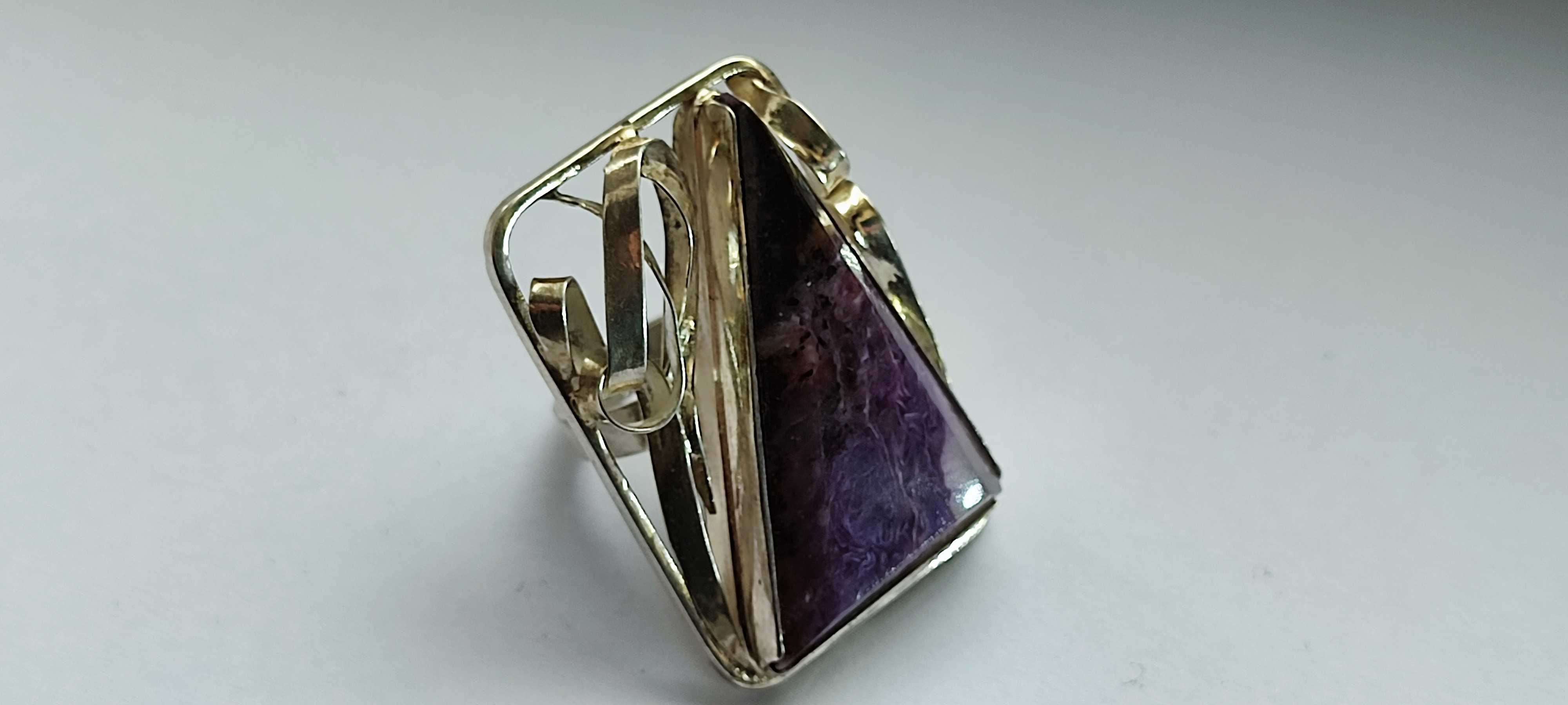 Эксклюзивное кольцо серебряное с крупным натуральным камнем ЧАРОИТ