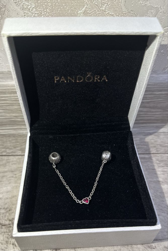 Продам шарм разделитель Pandora