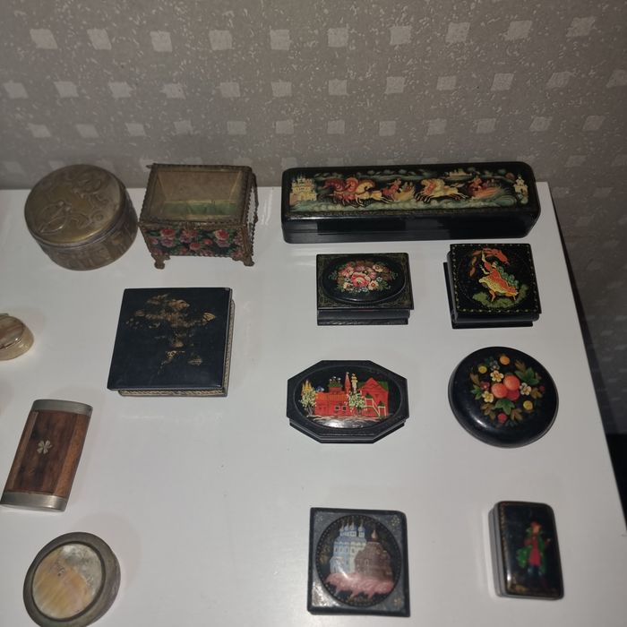 Colecție cutiuțe vechi – metal, lemn, porțelan, lac rusesc