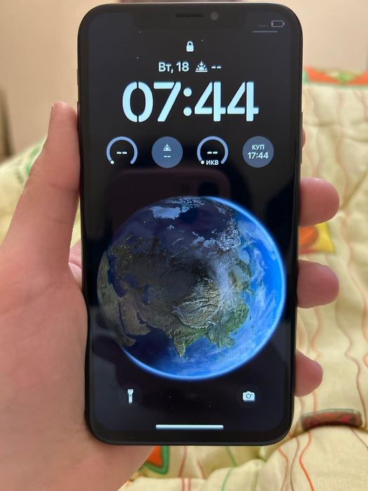 Продам iPhone XR