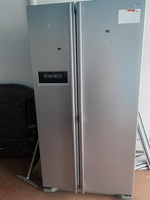 Холодильник и полка под телевизор б/у