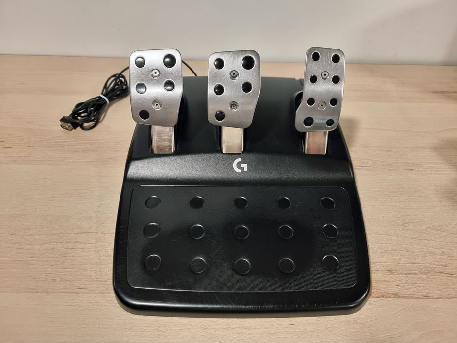 Волан с педали Logitech G923 Racing Wheel за Playstation 4,5 и PC