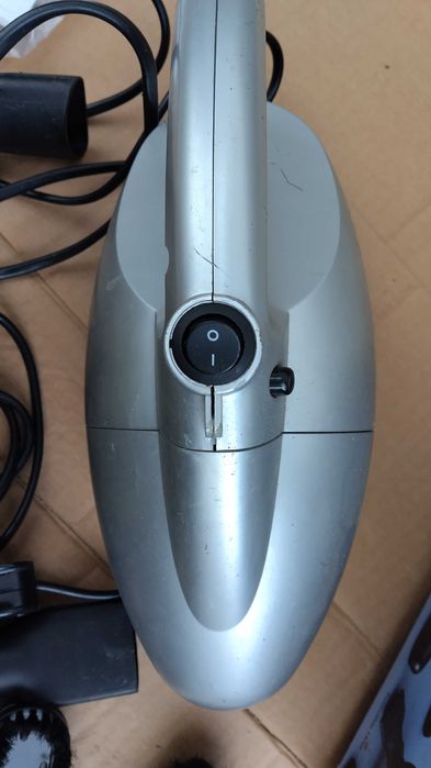 Aspirator auto portabil mic 600W 220V cu accesorii