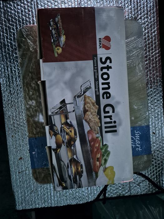 Gratar cu placa de piatra